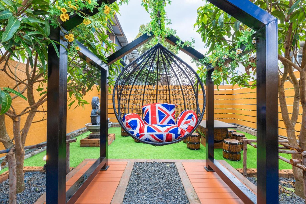 Marco Polo Phuket Poshtel & Bistro Hostel Exterior photo