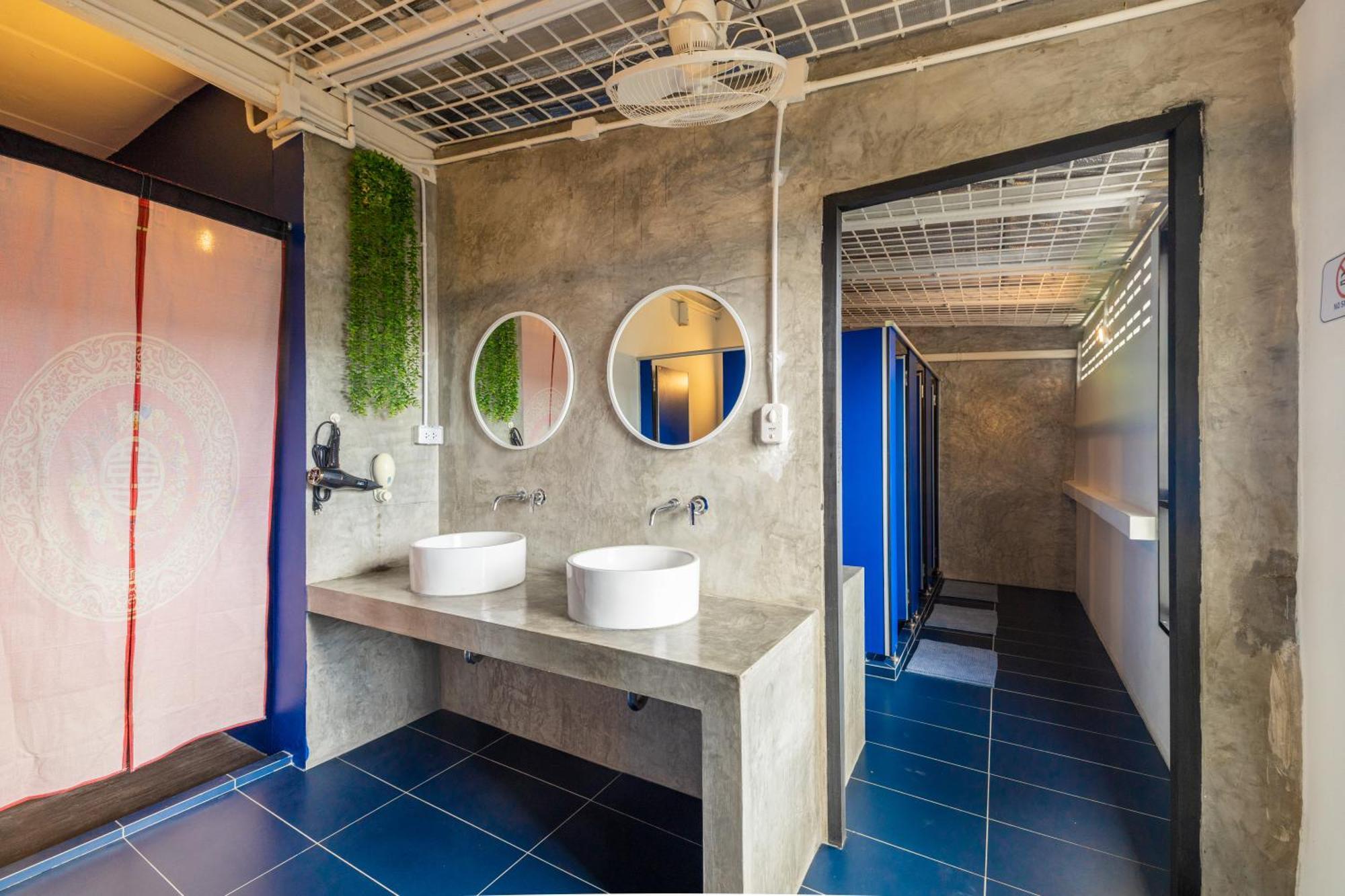 Marco Polo Phuket Poshtel & Bistro Hostel Room photo